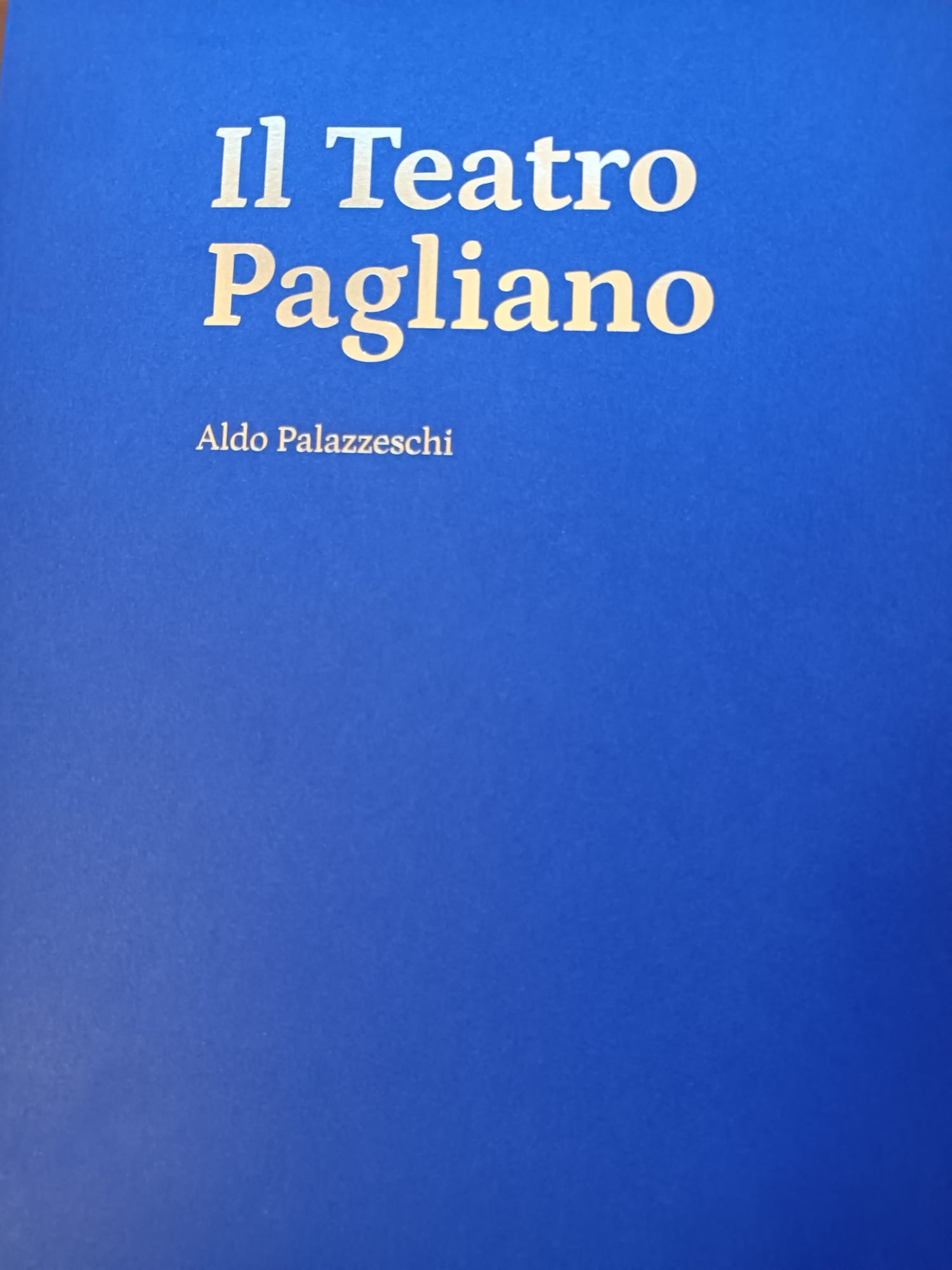 Il nuovo libro nella biblioteca del Consolato Onorario di Firenze