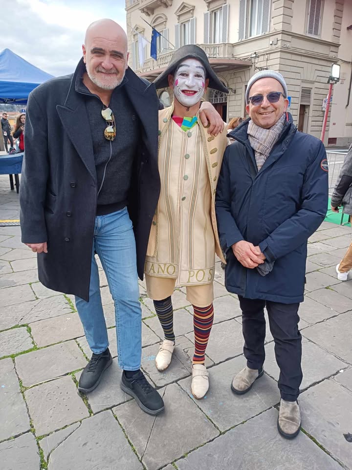 Il carnevale di Firenze in Piazza Ognissanti con le delegazioni di vari Consolati Onorari